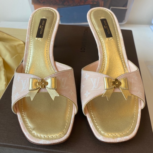 SOLD ON DEPOP LV Vintage Never Used Pink Monogram Mules - Picture 2 of 10